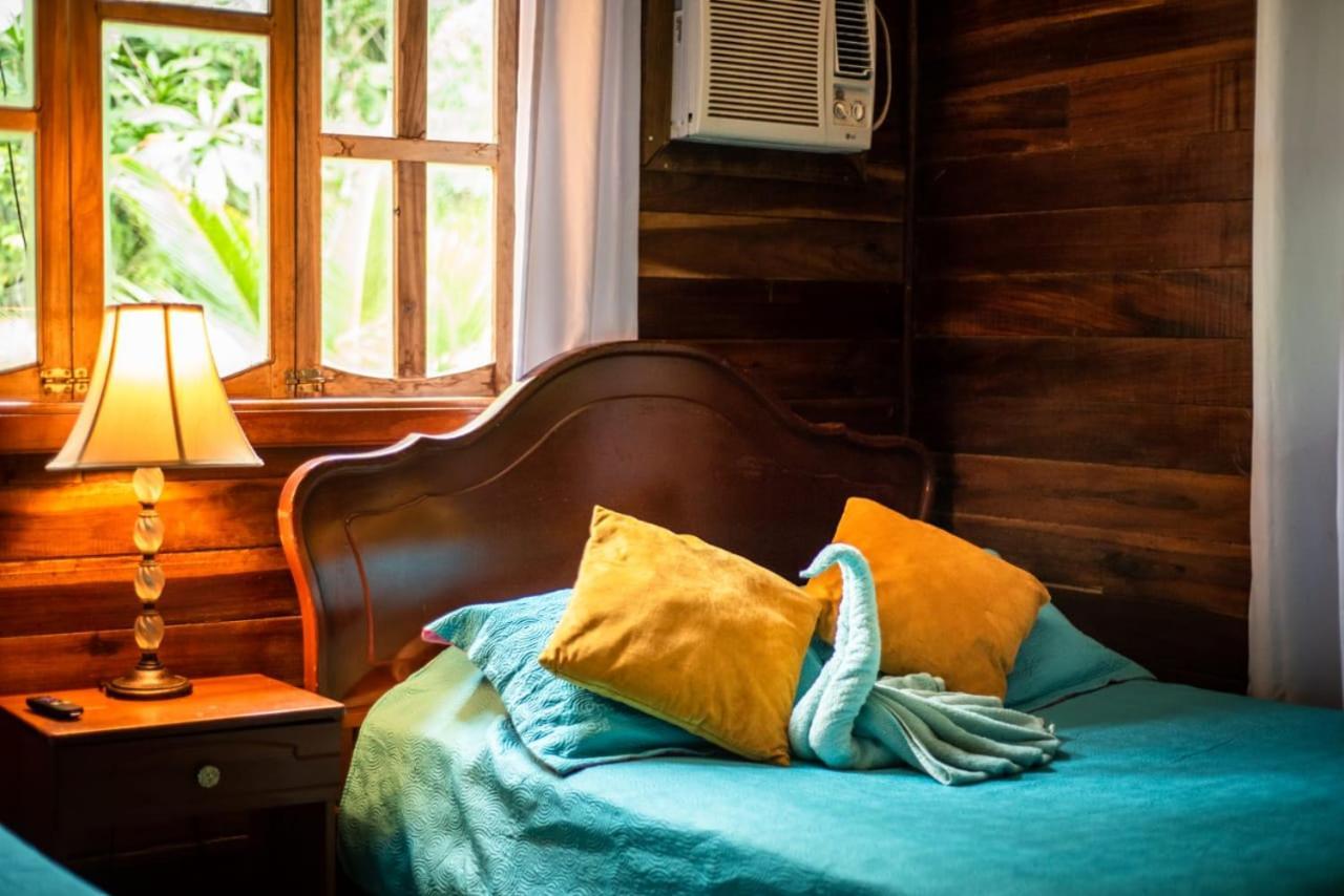 Hotel Tierra Verde Bed And Breakfast โบกัสทาวน์ ภายนอก รูปภาพ