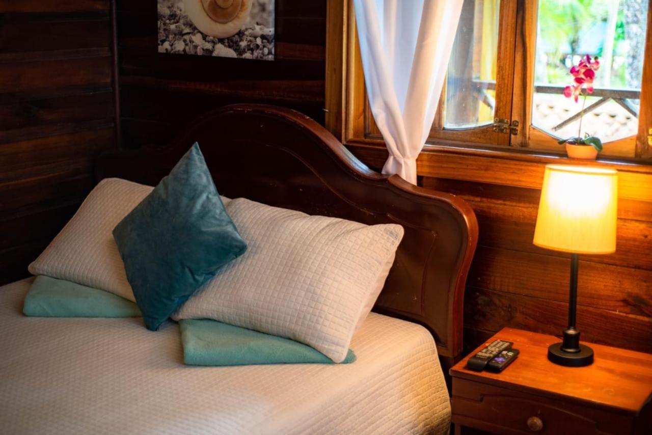 Hotel Tierra Verde Bed And Breakfast โบกัสทาวน์ ภายนอก รูปภาพ