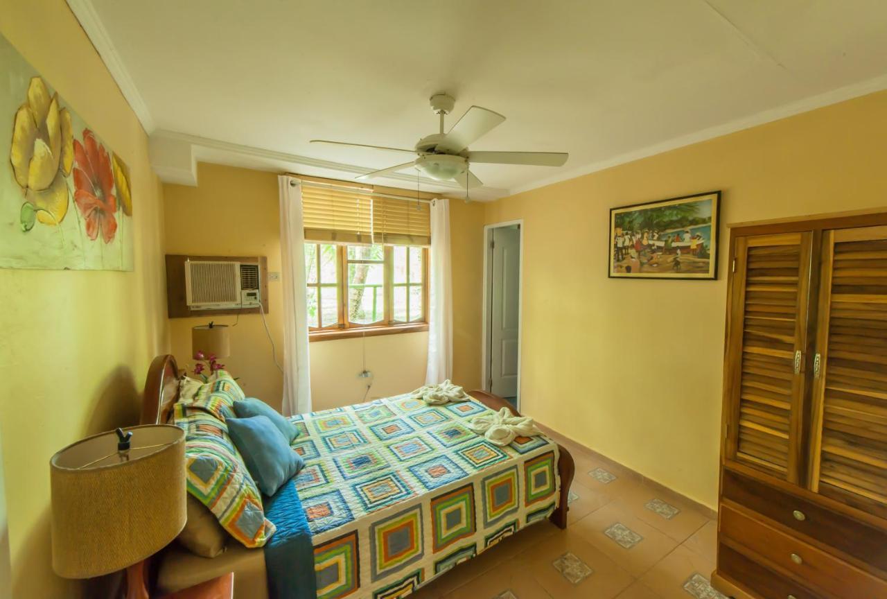 Hotel Tierra Verde Bed And Breakfast โบกัสทาวน์ ภายนอก รูปภาพ
