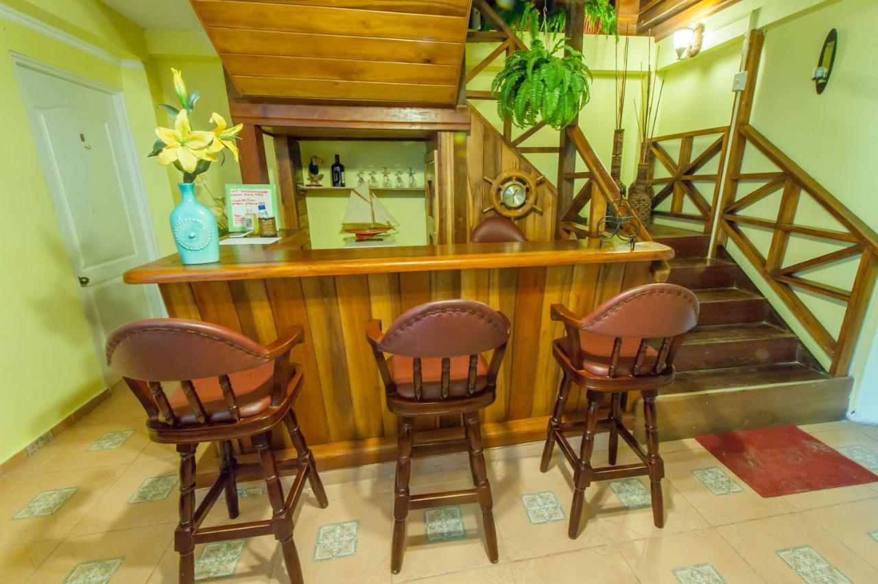 Hotel Tierra Verde Bed And Breakfast โบกัสทาวน์ ภายนอก รูปภาพ
